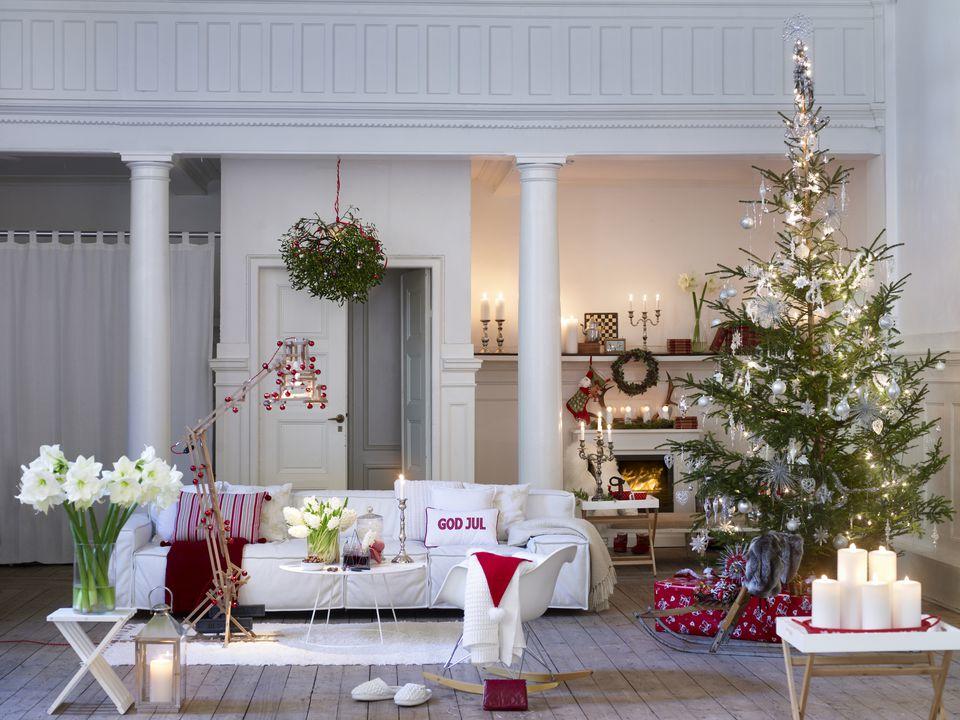 fotosolution-Beautiful-Living-Room Decorating-for-Christmas-Holiday-22